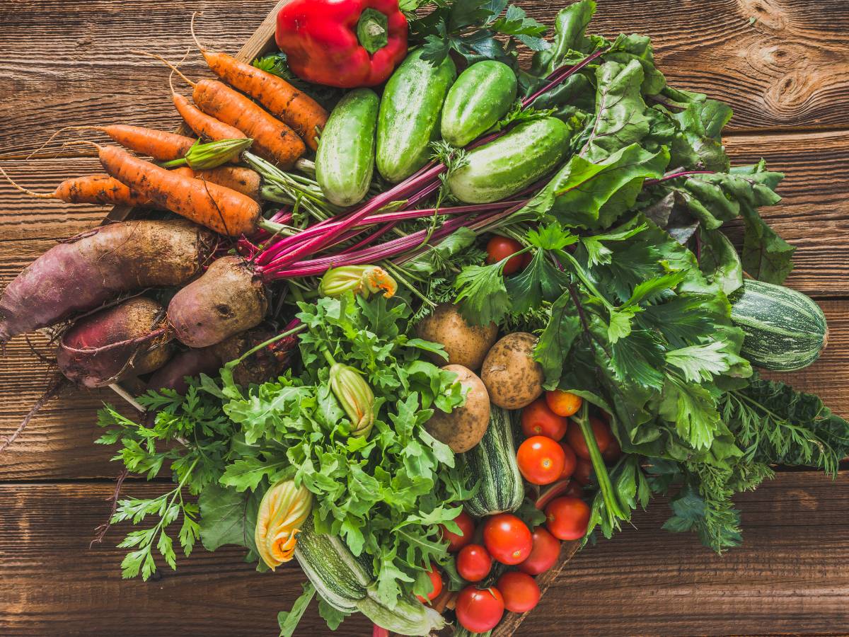 Uprawne warzywa. Obrazek w artykule Jakie warzywa warto uprawiać w ogródku? Praktyczny spis jakie warzywa warto uprawiać w ogródku dla początkujących ogrodników