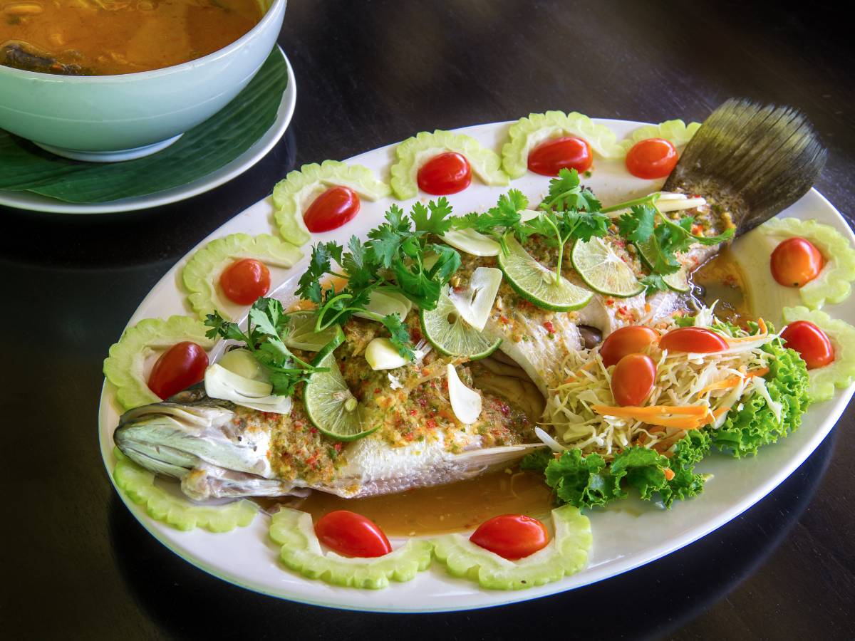 Potrawa z warzywami. Obrazek w artykule Warzywa na parze. Jak gotować warzywa na parze zdrowo i smacznie?