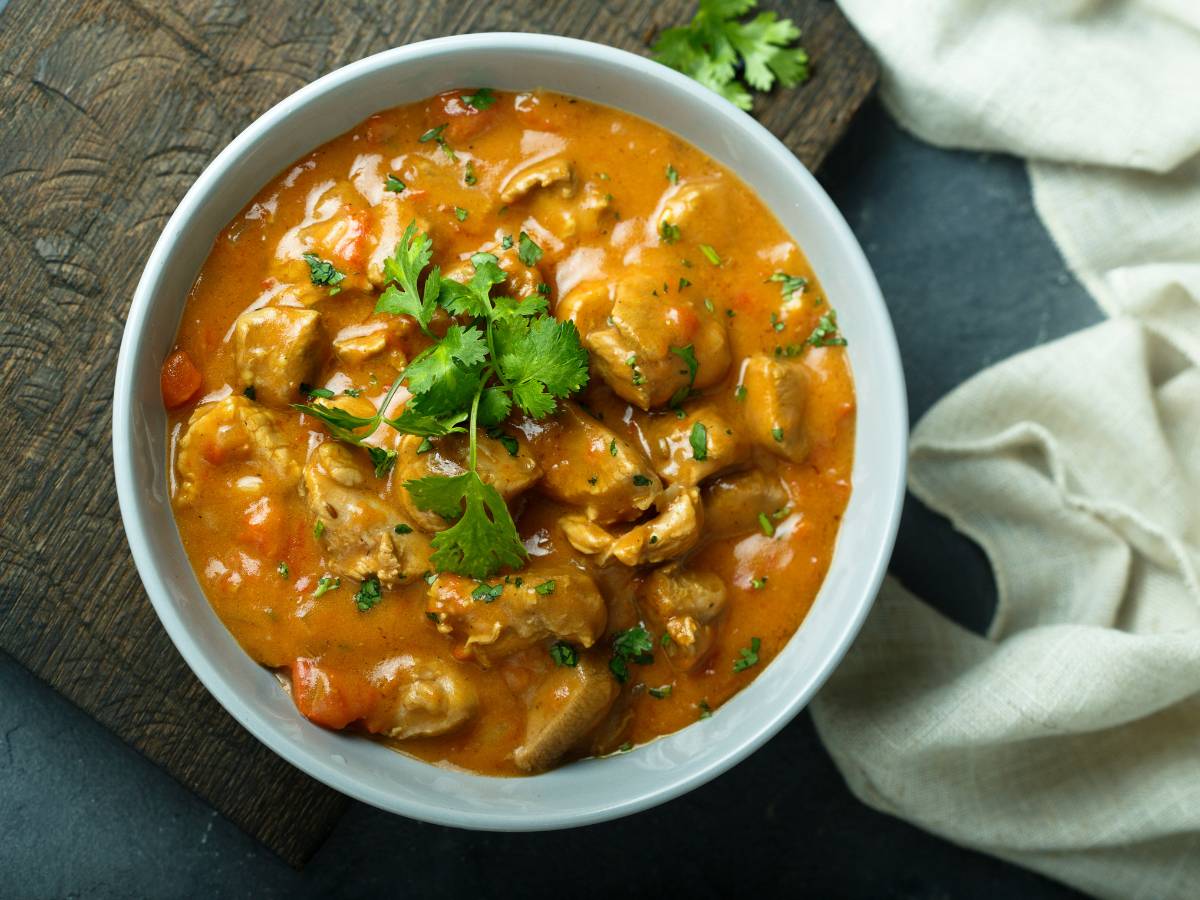 Talerz curry. Obrazek w artykule Curry warzywne. Przepisy na wegetariańskie curry warzywne z krajów Azji Południowej