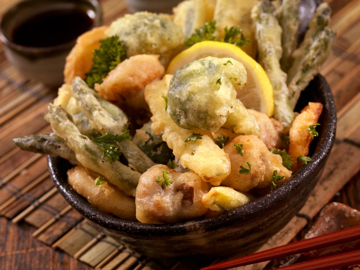 Warzywa w panierce. Obrazek w artykule Warzywa w tempurze. Przepis na chrupiące i aromatyczne warzywa w tempurze