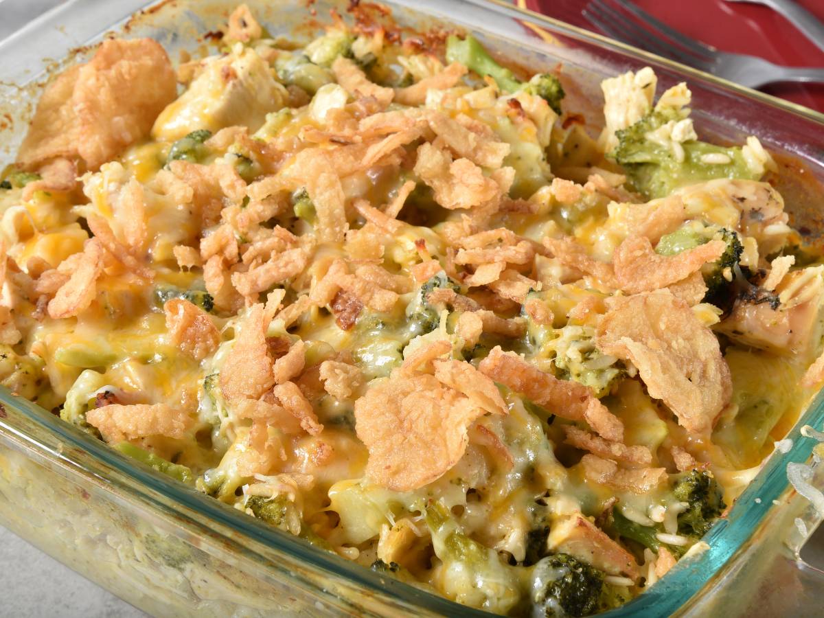 Zapiekanka z warzyw. Obrazek w artykule Zapiekanki warzywne. Przepisy i porady kulinarne jak zrobić pyszne zapiekanki warzywne